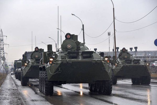 В Екатеринбурге начнутся репетиции парада Победы. Рассказываем, какие улицы перекроют