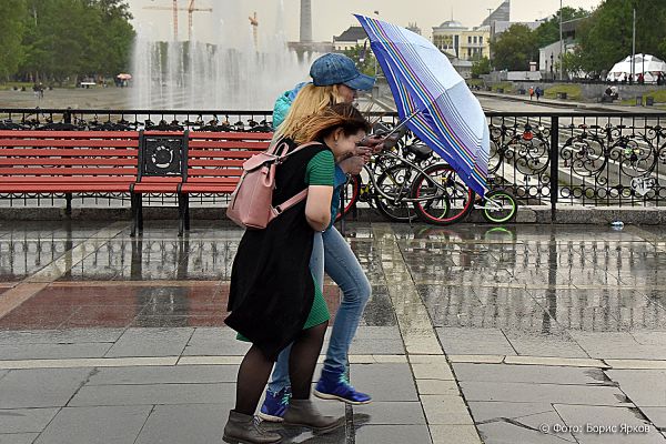 Грядут ливни и ураган: синоптики выпустили экстренное предупреждение