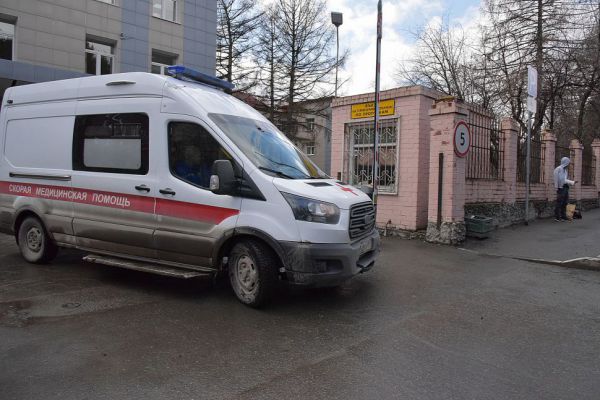 В Екатеринбурге почти неделю ищут парня, который исчез из больницы