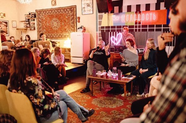 «Белые карлики в парах живут веселее»: ученые устроят ток-шоу о свиданиях и провалах в личной жизни