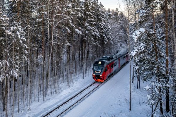 В Серове сошел с рельсов пригородный поезд, причины ЧП выясняются