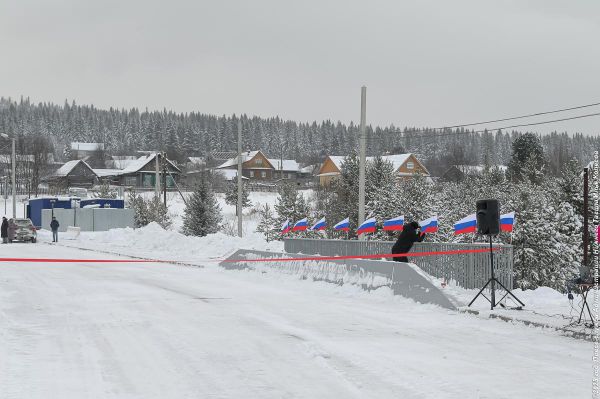 В поселке Уралец построили новый мост вместо аварийного