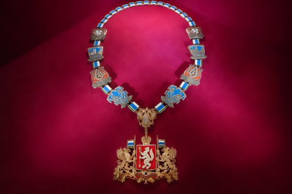 Должностной знак губернатора Свердловской области примет Денис Паслер, вступая в должность главы региона
