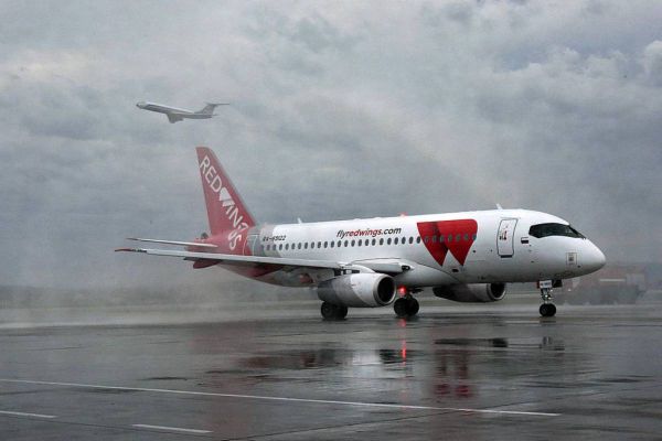 Лайнеры SSJ100 будут летать из Екатеринбурга в Казахстан