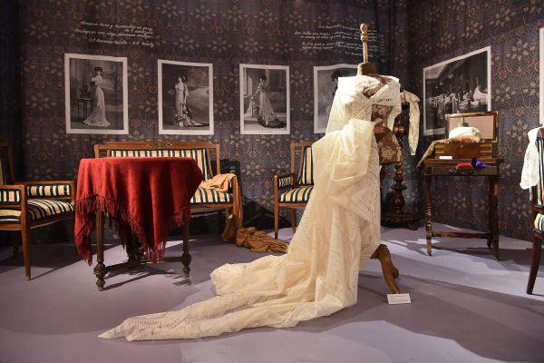 В Екатеринбурге открылась выставка самого известного русского модельера