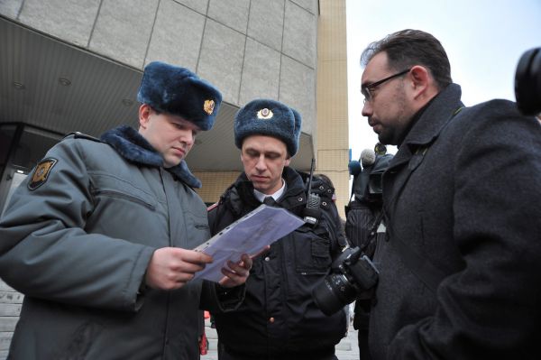 «Пробовал дать взятку — не берут»