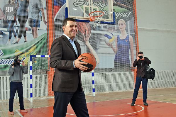 В поселке Пионерском за 250 млн рублей построили спорткомплекс с бассейном