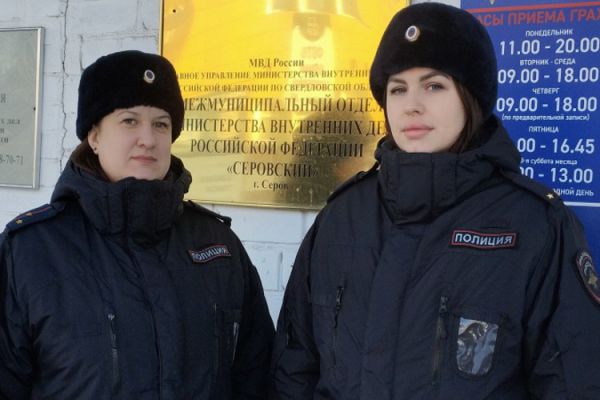 Полицейские Ксения Стерхова и Анастасия Аникина спасли на пожаре двух детей и их отца