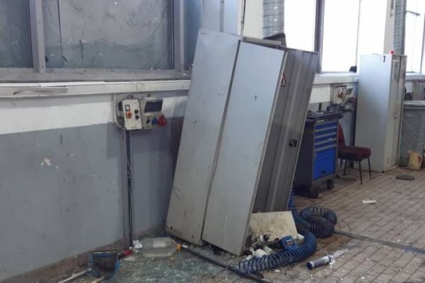 В автосалоне на ЖБИ произошел взрыв – один человек в коме