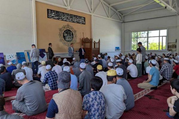 Свердловский губернатор Денис Паслер поздравил мусульман с праздником Ураза-байрам