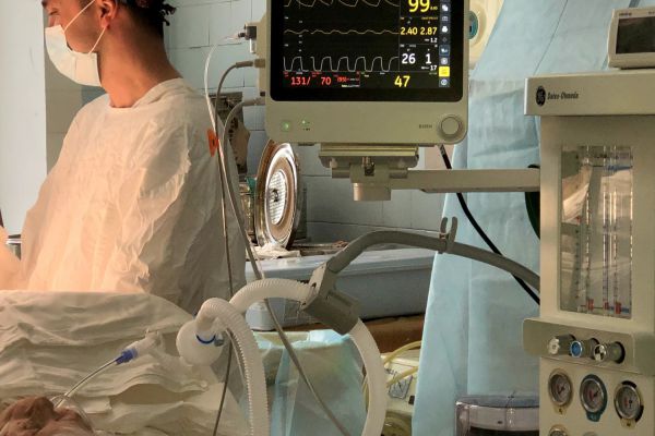В Нижнем Тагиле врачи успешно прооперировали 99-летнего мужчину с переломом шейки бедра