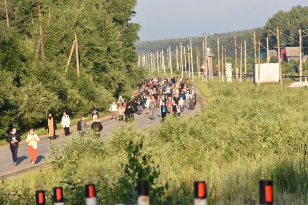 Паломники пройдут более 20 километров во время крестного хода до Ганиной Ямы