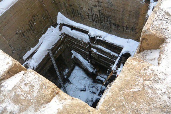 В Алапаевске школьник, делая селфи, упал в заброшенную шахту