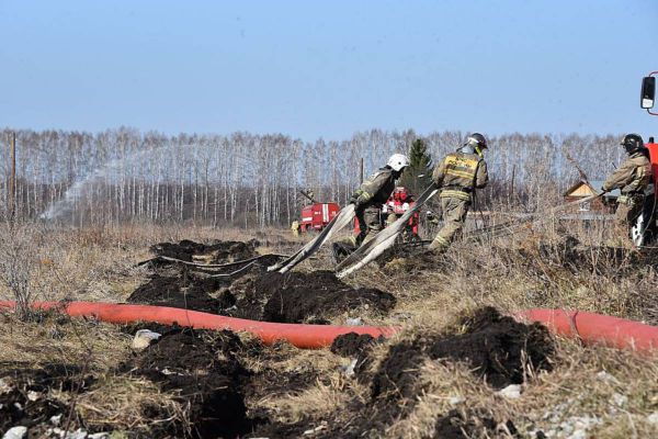 Из-за горящего торфяника Екатеринбург заволокло едким дымом