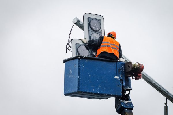 В Екатеринбурге на 13 перекрестках появятся новые светофоры