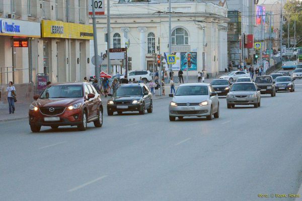 Из-за стройки в центре Екатеринбурга водителям запретили поворачивать на улицу Вайнера