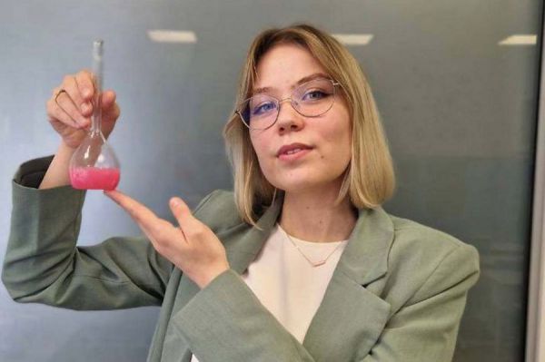 Школьная учительница из Первоуральска стала полуфиналистом в телешоу «Классная тема!»