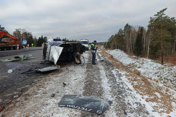 На Пермском тракте водитель без прав столкнулся с грузовиком и погиб