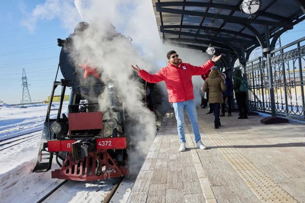 Участники Всемирного фестиваля молодежи прокатились на ретропоезде «Уральский экспресс»