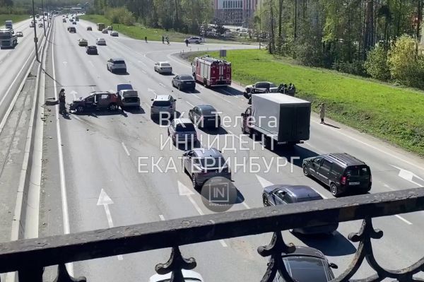 Россельбан встал в пробку из-за серьезной аварии
