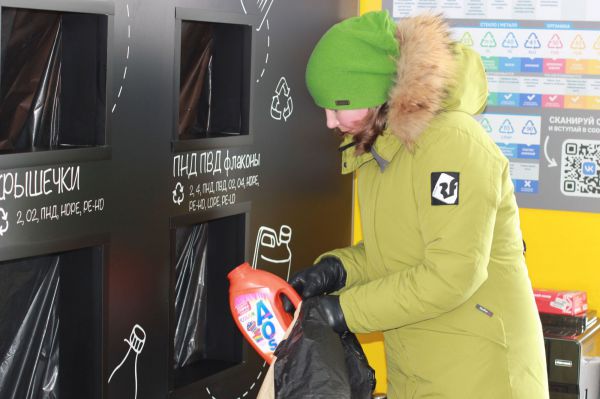 Жители Нижнего Тагила принесли в экодом «Народный» тонну вторсырья