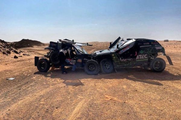 Екатеринбургский гонщик Сергей Карякин попал в серьезную аварию на 7 спецучастке ралли «Дакар»