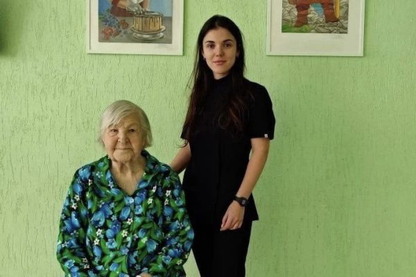 Век живи – век учись. Свердловчанка на сотом году жизни тренирует свою память арт-терапией