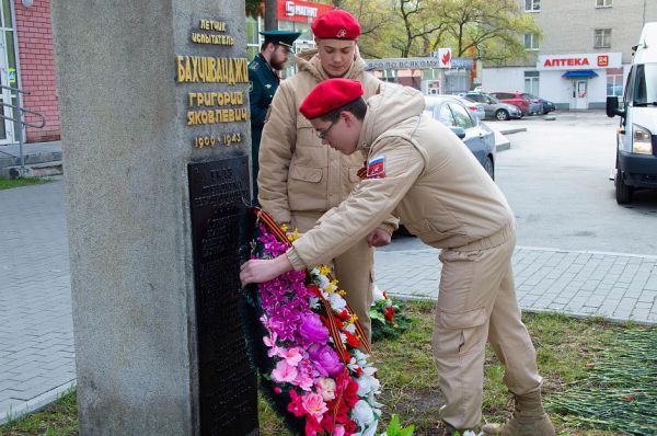 В Кольцово почтили память летчиков-героев Великой Отечественной войны