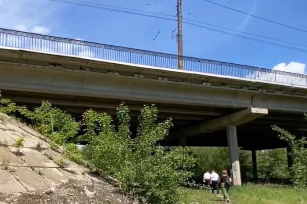 В Нижнем Тагиле не стали останавливать движение транспорта при капремонте моста