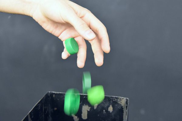 Экоактивисты Уральского агроуниверситета собрали более 6 кг пластиковых крышек