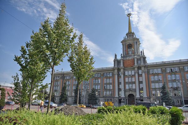 Евгений Куйвашев поздравил уральцев с Днем местного самоуправления