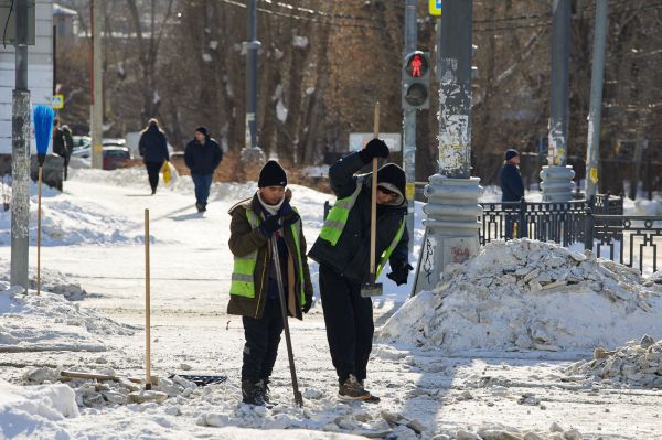 В Екатеринбурге прокуратура обвинила дорожников в плохой уборке улиц от снега