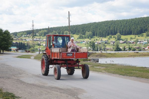 На Урале три дыры…