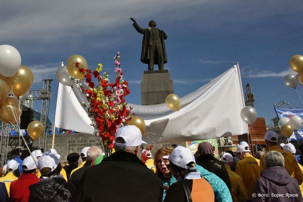 Россияне будут отдыхать 10 дней на Новый год и 9 дней на майские праздники