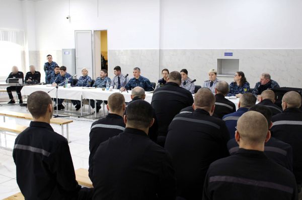 От бытовых проблем до жизни после срока: в екатеринбургской колонии осужденные получили ответы от руководства напрямую