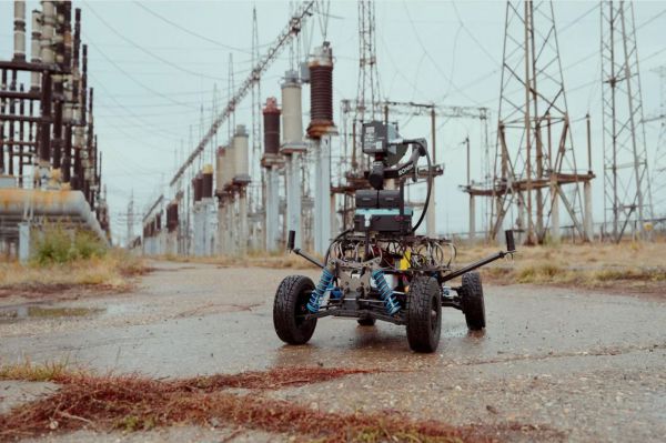 Робот-инспектор проверит электростанции и подстанции  за 10 минут