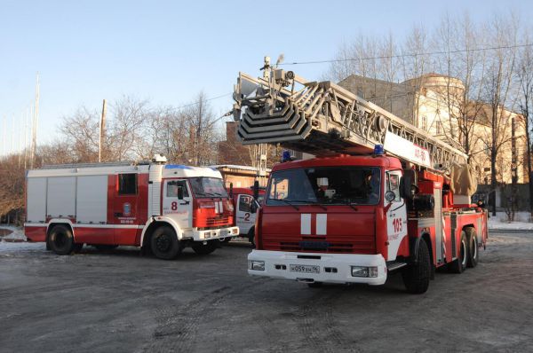 Спасатели и полицейские в режиме повышенной готовности