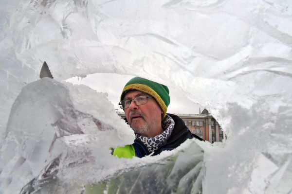 Главный новогодний городок Екатеринбурга готовится к открытию