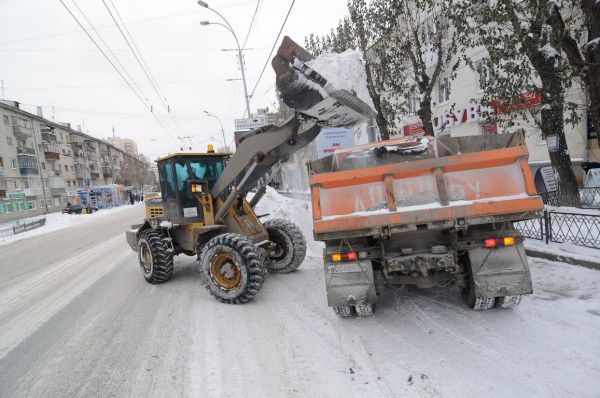 Вывезли 10 тысяч тонн снега