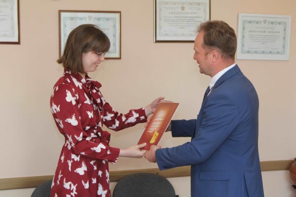 В Каменске-Уральском более двадцати молодых специалистов получили соцвыплаты для покупки жилья