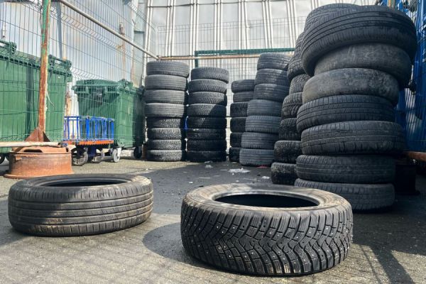 Уральцам напомнили, как правильно утилизировать старые шины и какой штраф заплатит тот, кто этого не усвоил