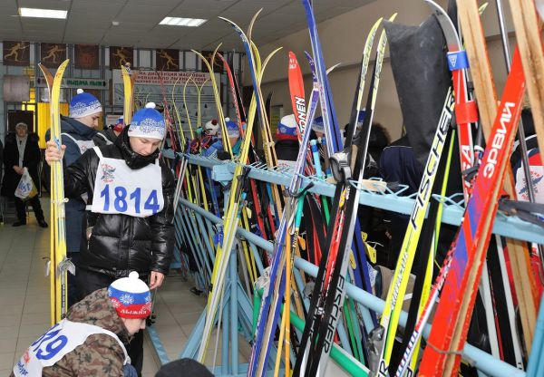 700 пар лыж про запас...