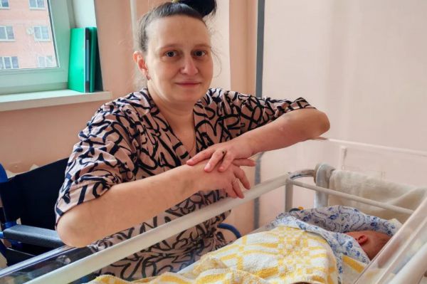 Сила материнской любви и профессионализм врачей помогли родиться четвертому малышу вопреки диагнозу матери