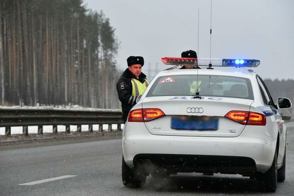 На въезде в Екатеринбург столкнулись автобус и легковой автомобиль. Образовалась пробка
