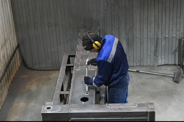 Работать за себя и за того парня. Стало известно, кому на самом деле платят за дополнительные нагрузки