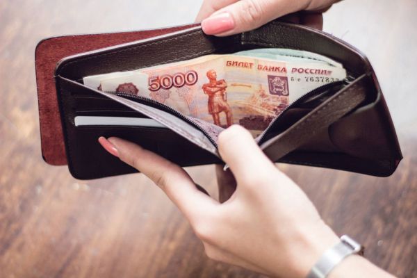 Более половины екатеринбуржцев отслеживают свои доходы и расходы