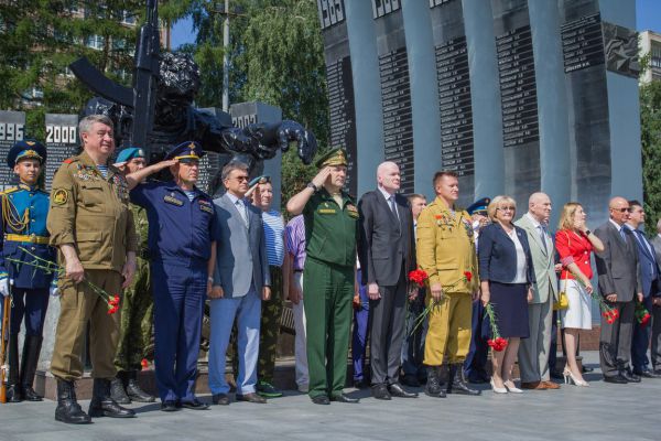 Возложили цветы к «Черному тюльпану»