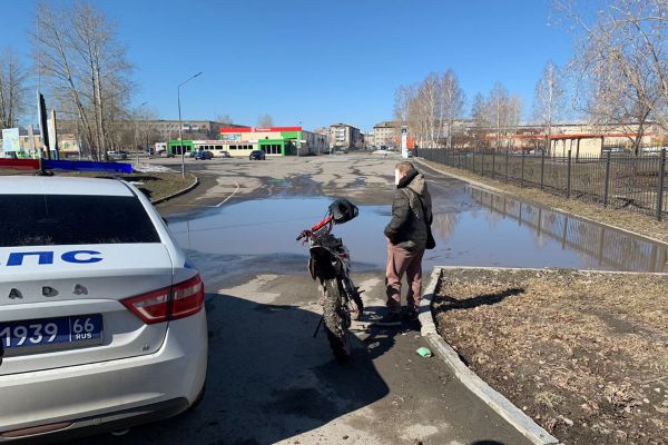 В Сухом Логу автоинспекторы поймали 14-летнего водителя питбайка