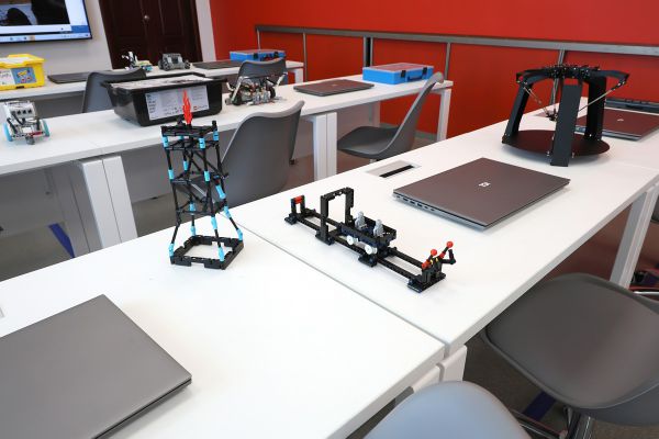 В тагильской школе открыли класс инженерного 3D-моделирования для младших учеников