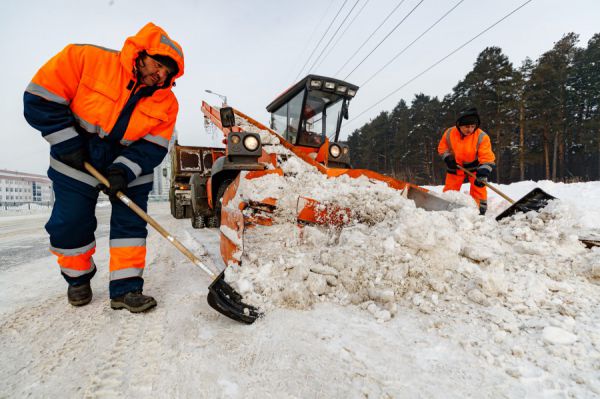 Более 27 тысяч тонн снега вывезли из уральской столицы за прошедшие выходные
